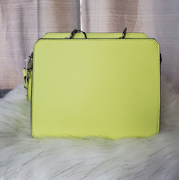 STEVE MADDEN lemon neon yellow bevelyn crossbody bag - Picture 4 of 7